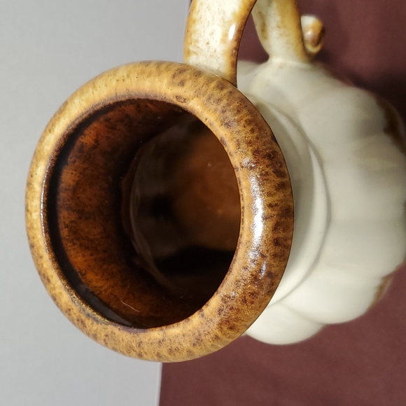 W. German pottery handled jug vase. - Picture 3 of 4